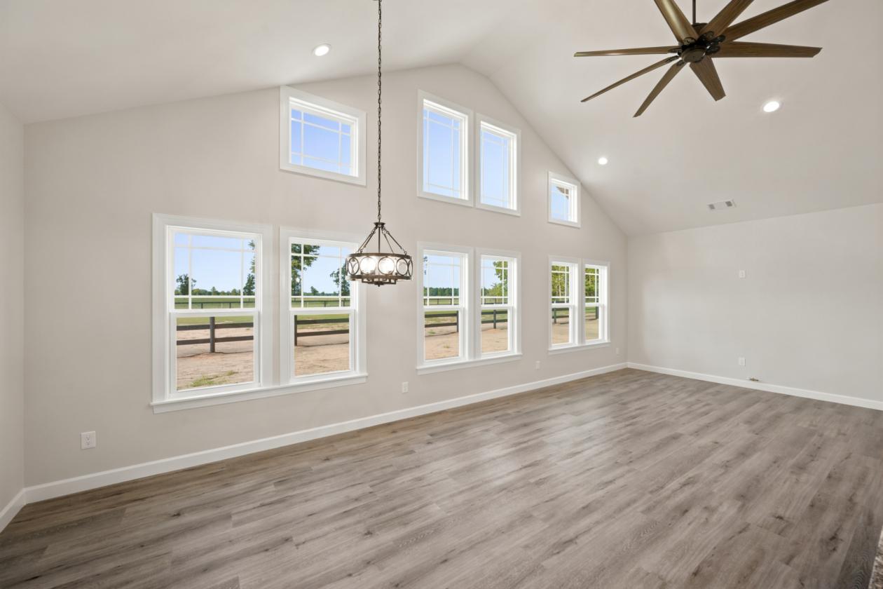 New Move-In Ready Equestrian Home on 8.72 Acres - photo 7