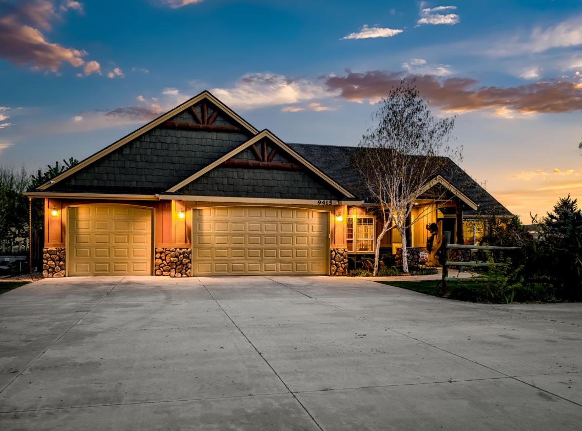 Home, Guest Quarters, Barn, 5 acres, arena & MORE! - photo 4
