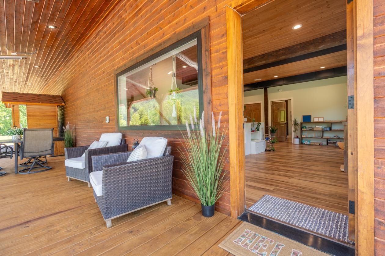 Timber-Frame Estate With Mountain Views - photo 13