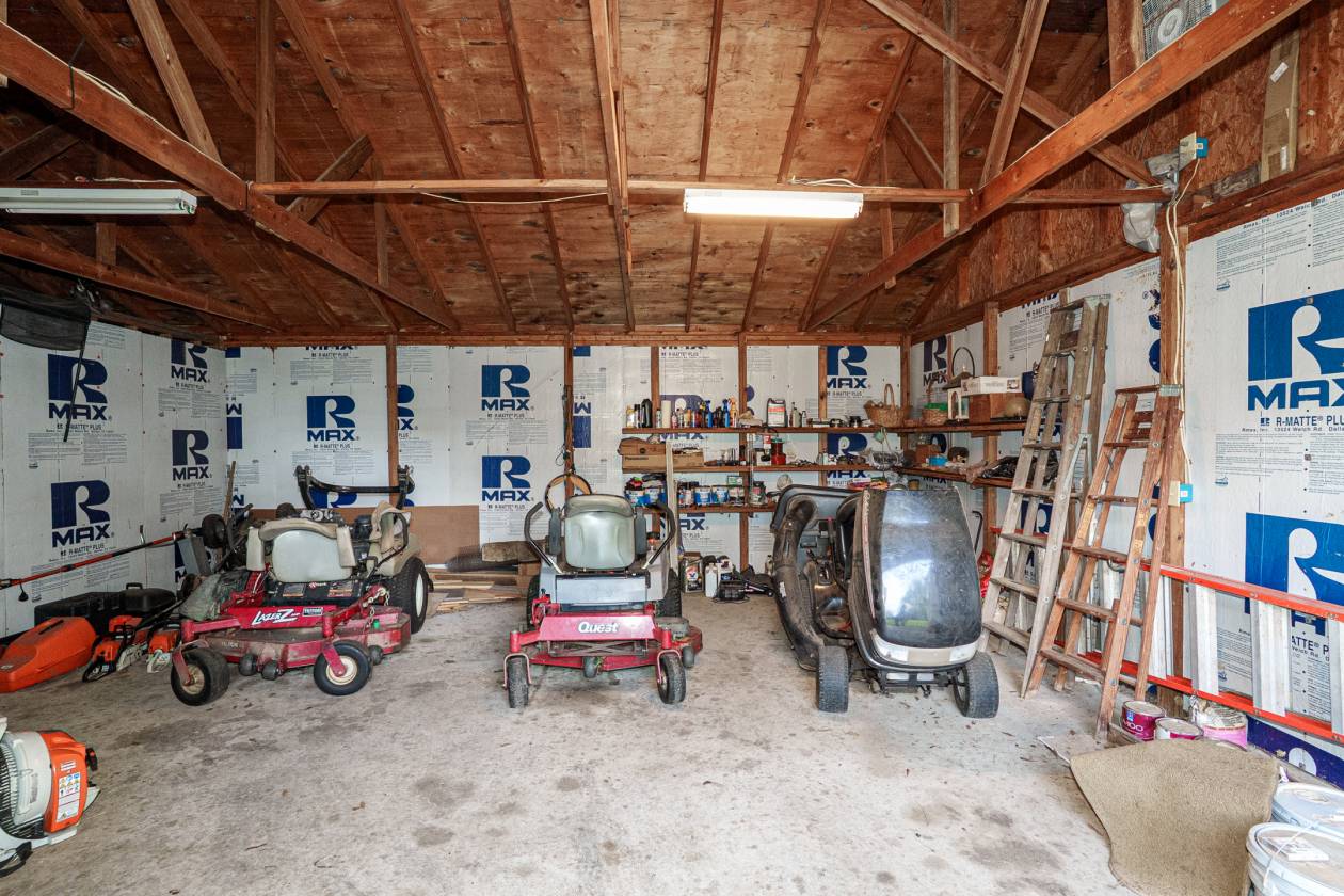 Horse property with several homes - photo 24