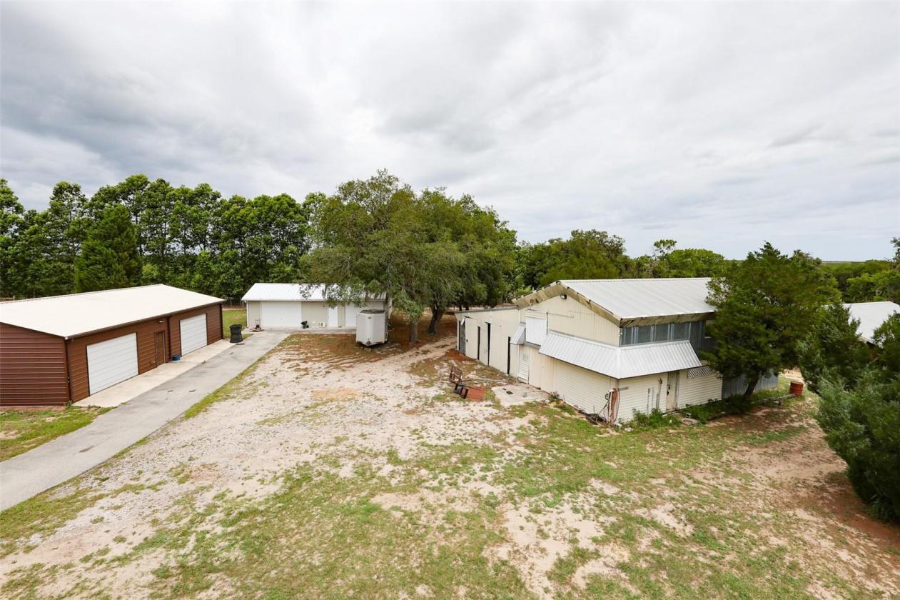 A BEAUTIFULLY SECLUDED 30 ACRE EQUESTRIAN ESTATE - photo 27