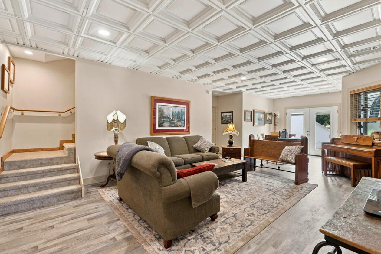 Mountain Equestrian Estate on 7.84 Acres - photo 21
