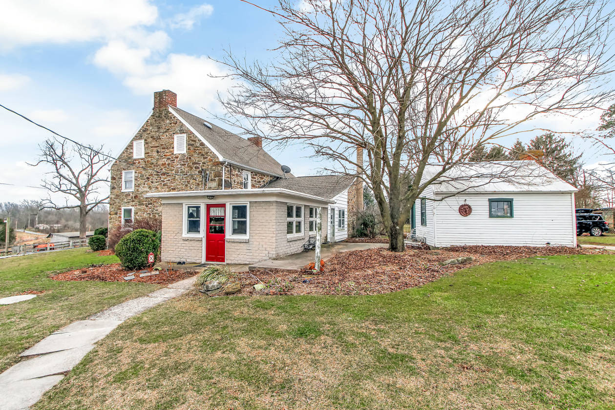 TurnKey Working Horse Farm on 14.46 Acres FOR SALE! Just