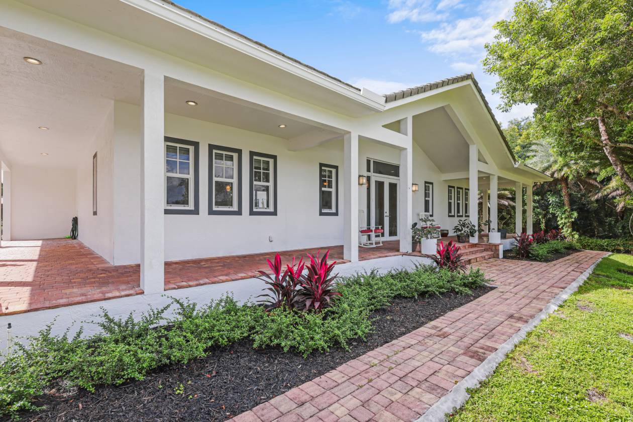 Horse Property for sale.