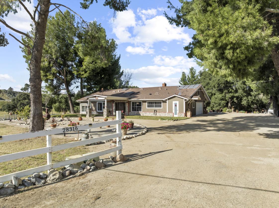 Amazing Horse Ranch just outside of Los Angeles - photo 1