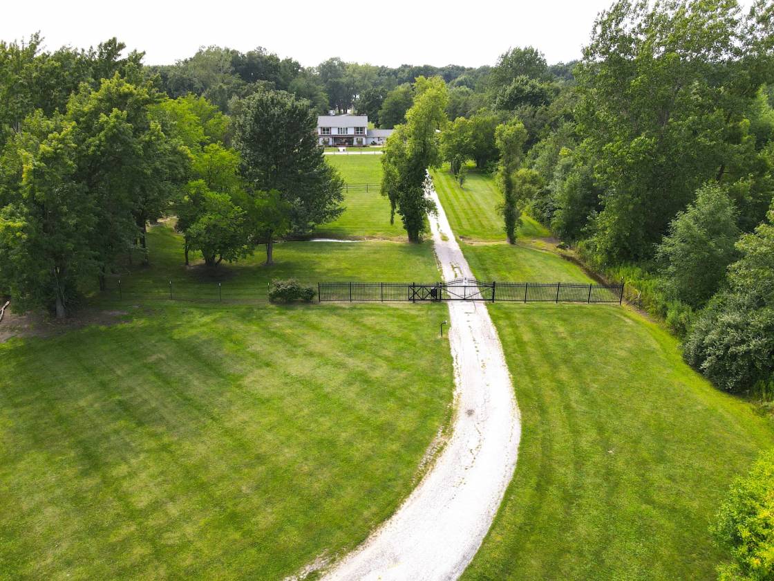 Beautiful 5 +/- Acre Property with 6-Stall Barn - photo 10