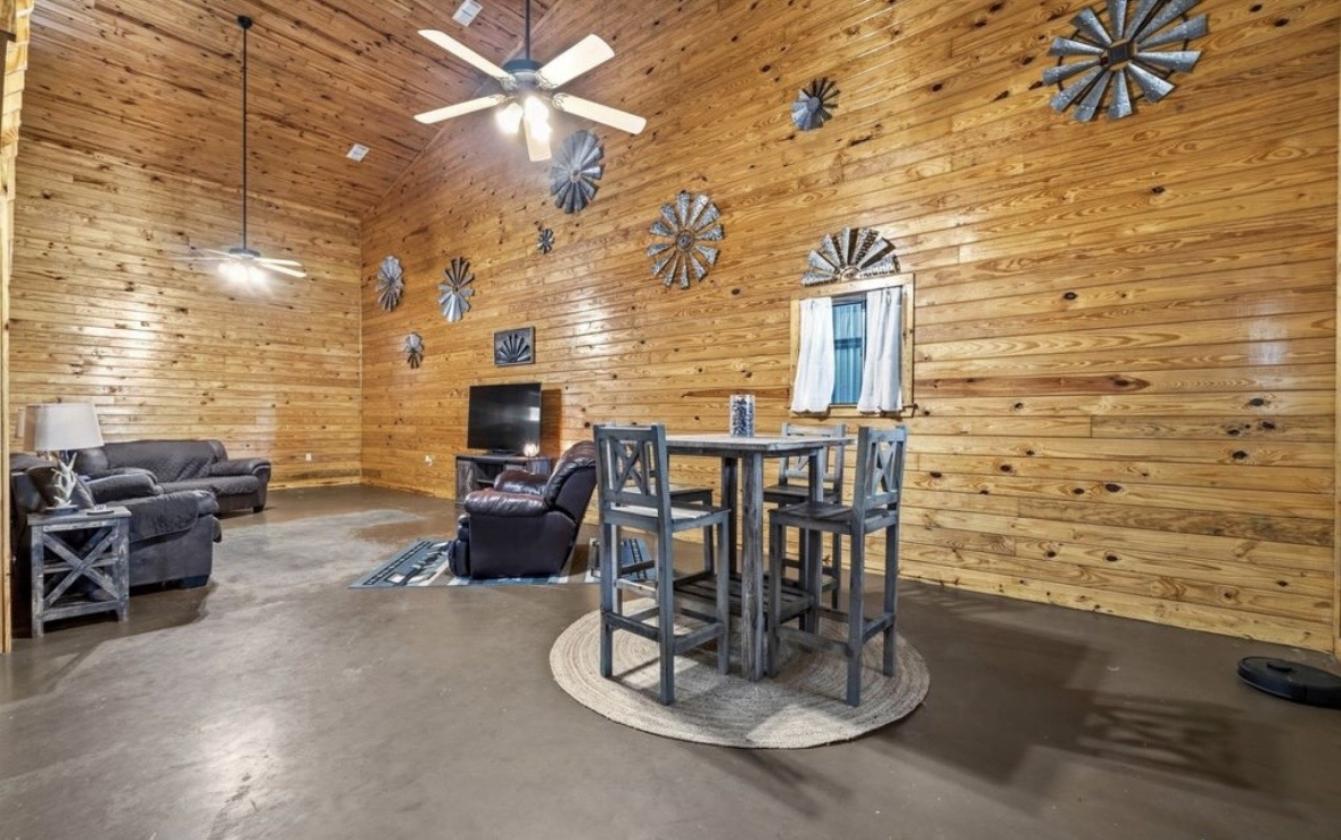 Beautiful East Texas horse property - photo 8