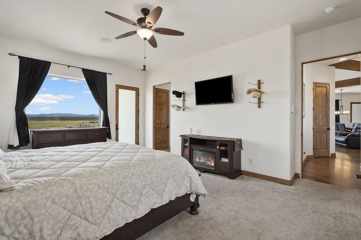 27 Acre Equestrian Dream Home w/ Views & Workshop - photo 21