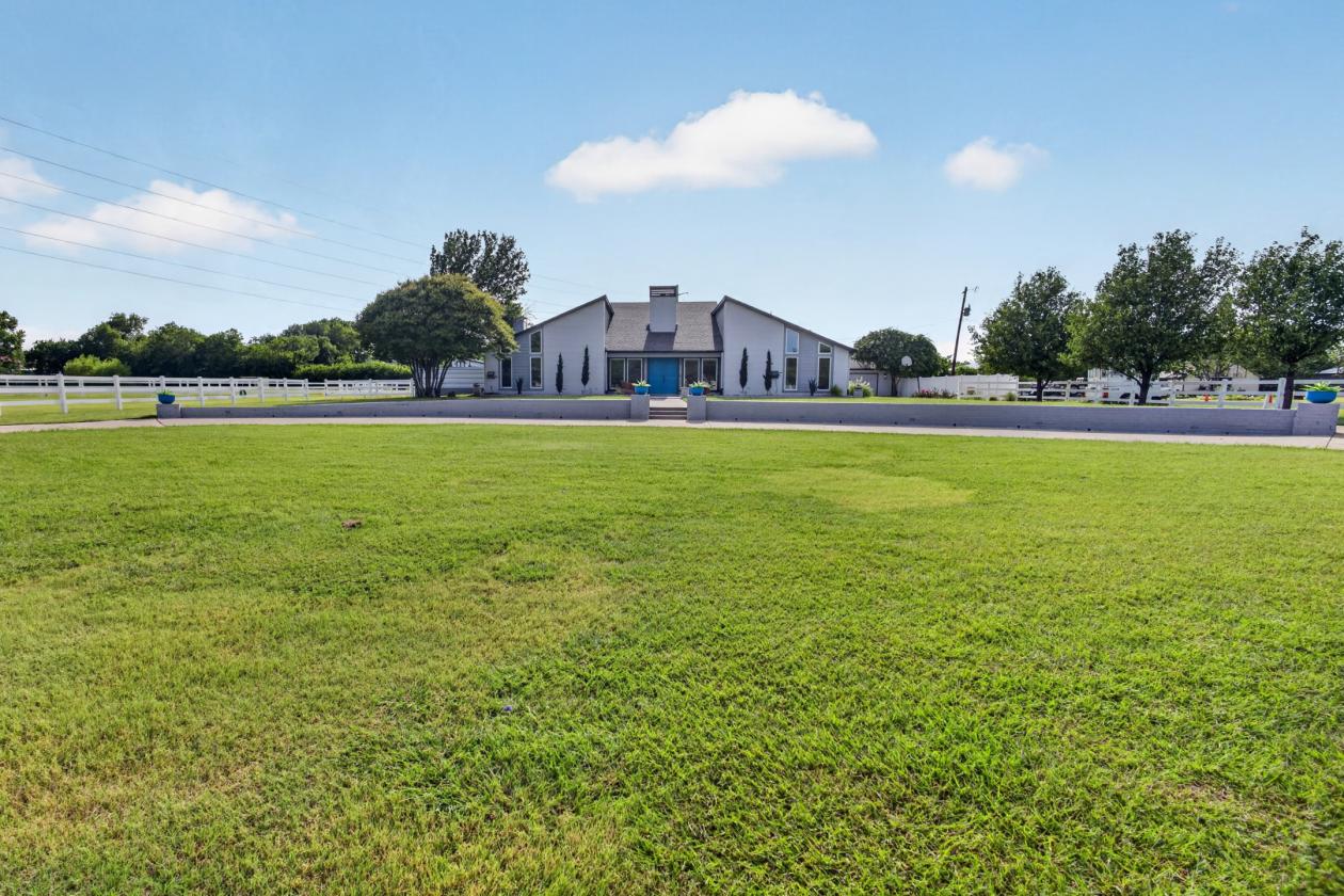 3.8 Acres Just Minutes Away from the City - photo 28