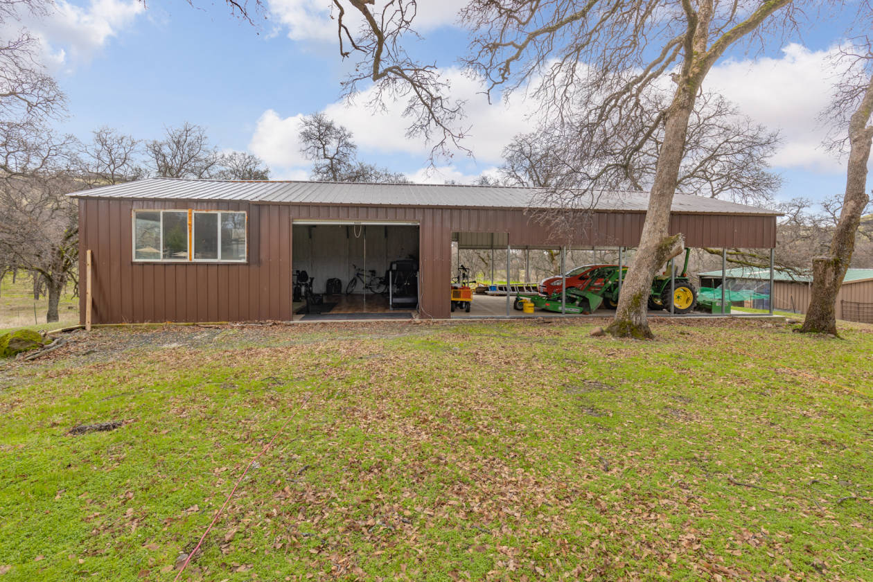 Butte Valley, CA Horse Property for sale! 5 Stalls.... Oroville