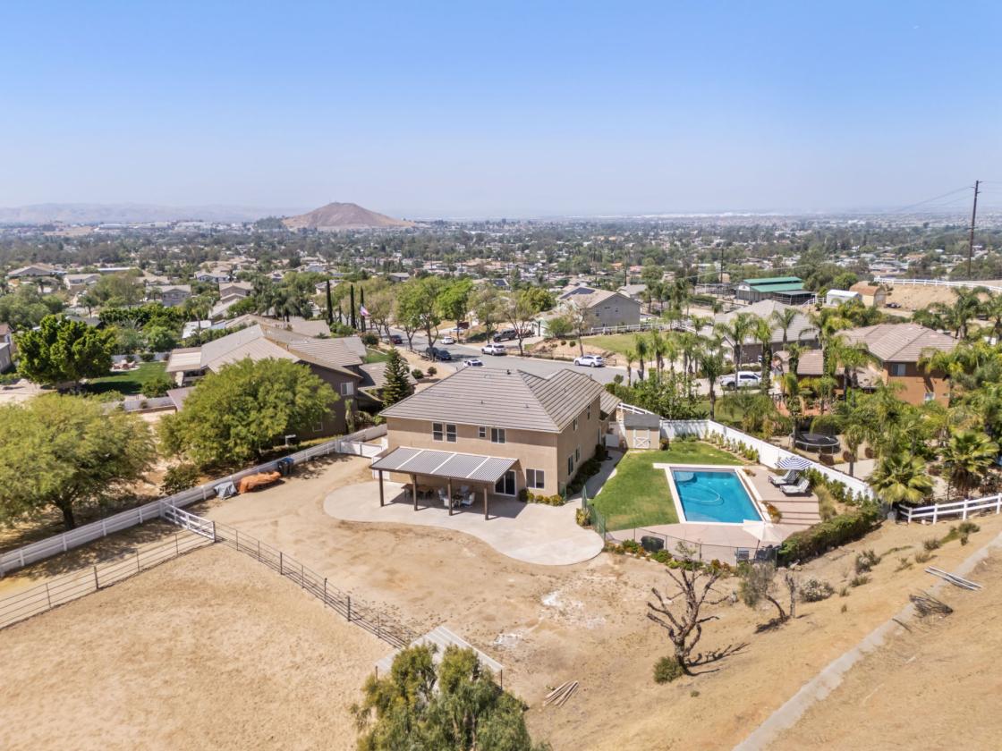 Living the Dream Ranch | Barn, Arena, Pool - photo 12