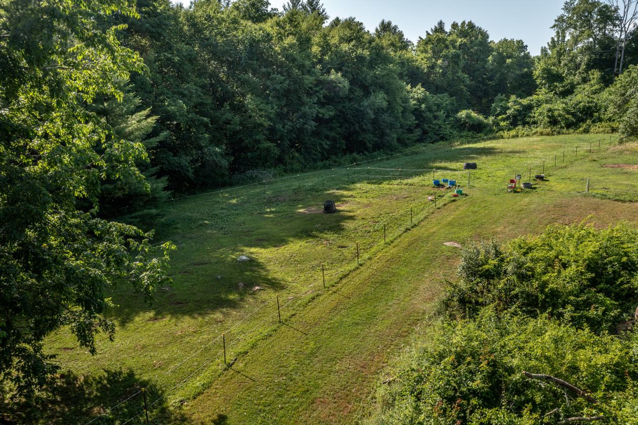 Secluded contemporary with new horse facilities - photo 2