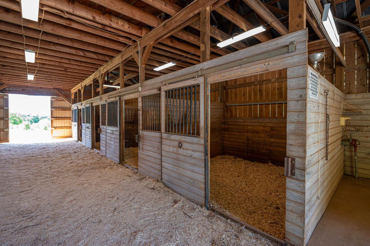 25-acre estate with river frontage and barn - photo 20