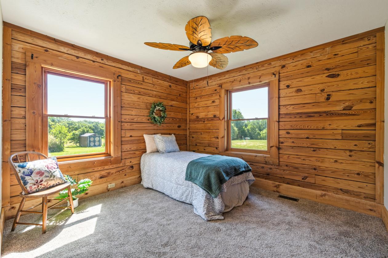 Log cabin nestled on 8.2 picturesque acres - photo 21