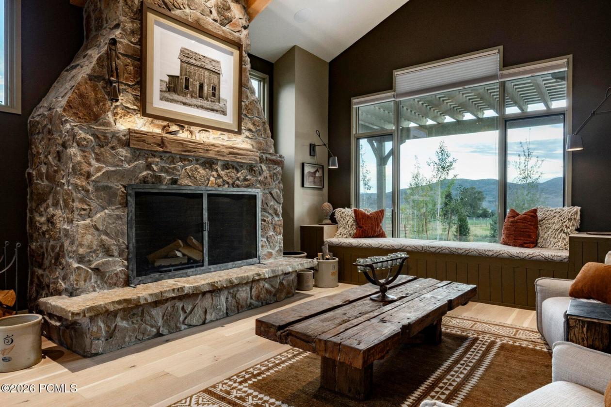 Rural Chic Farmhouse on 7.2 Acres - photo 8