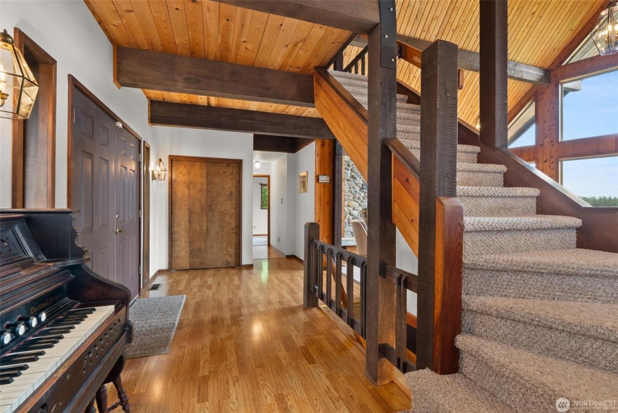 78-Acre Estate with Mountain Views & Orchard - photo 4