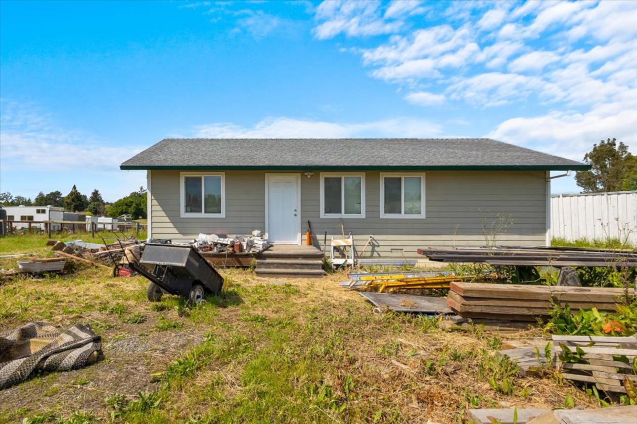 Modern Victorian Inspired Farmhouse on 2.74 acres! - photo 26