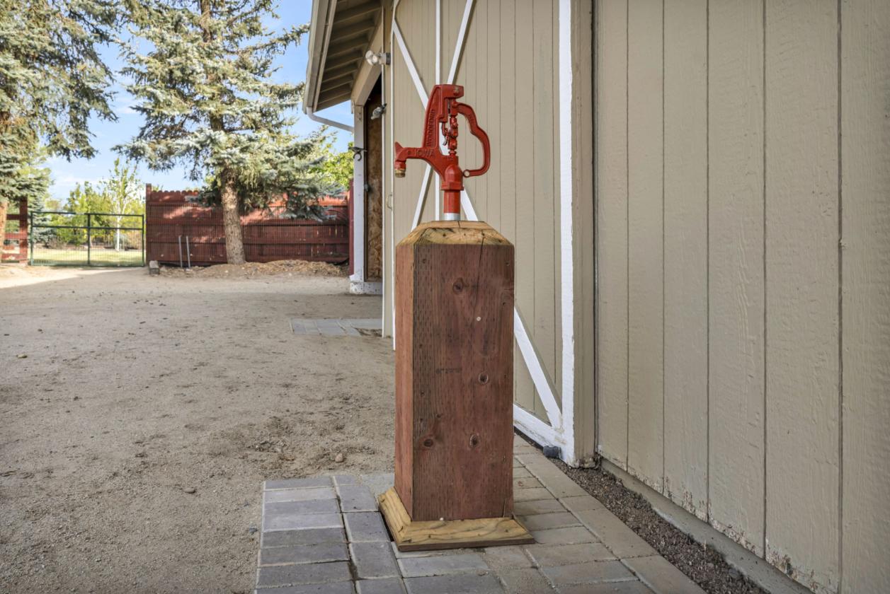 1.5 MILLION DOLLAR REMODELED HORSE ESTATE - photo 7