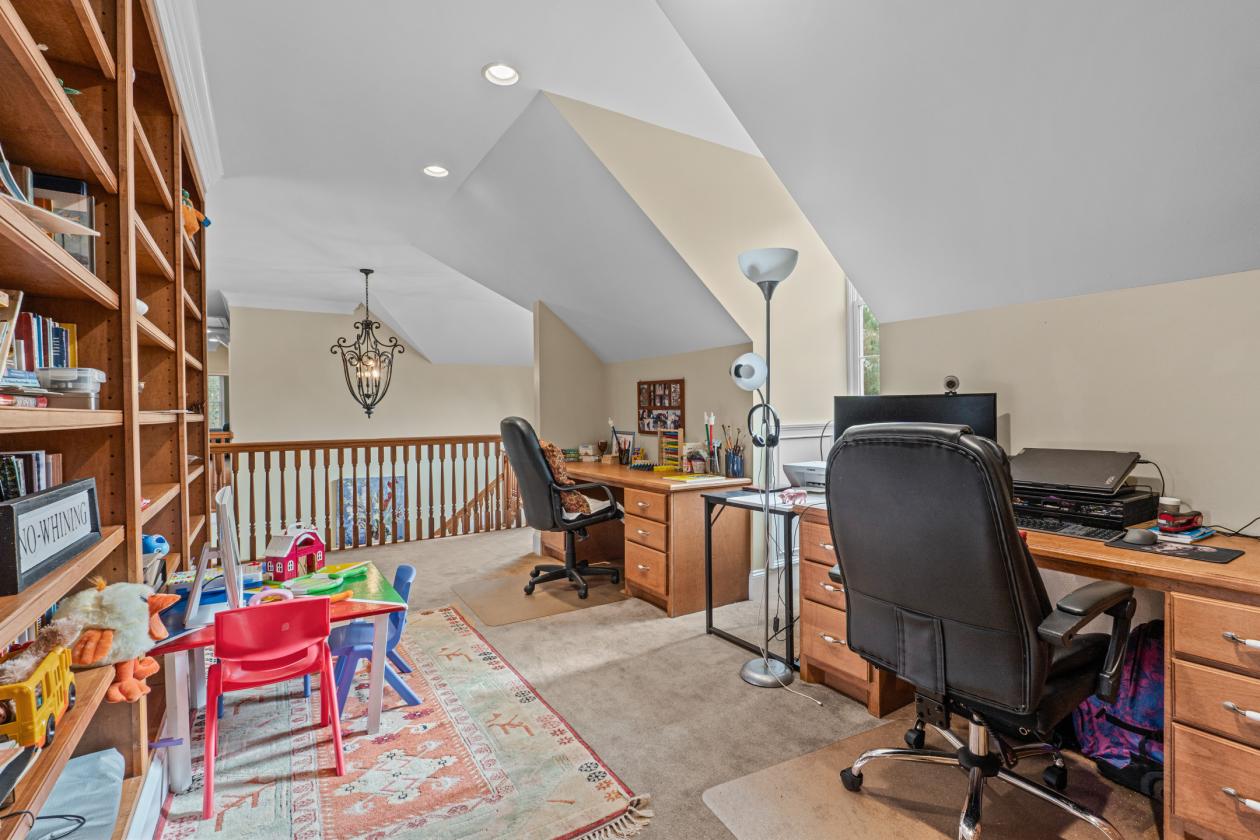 Custom home, pool and equestrian community! - photo 17