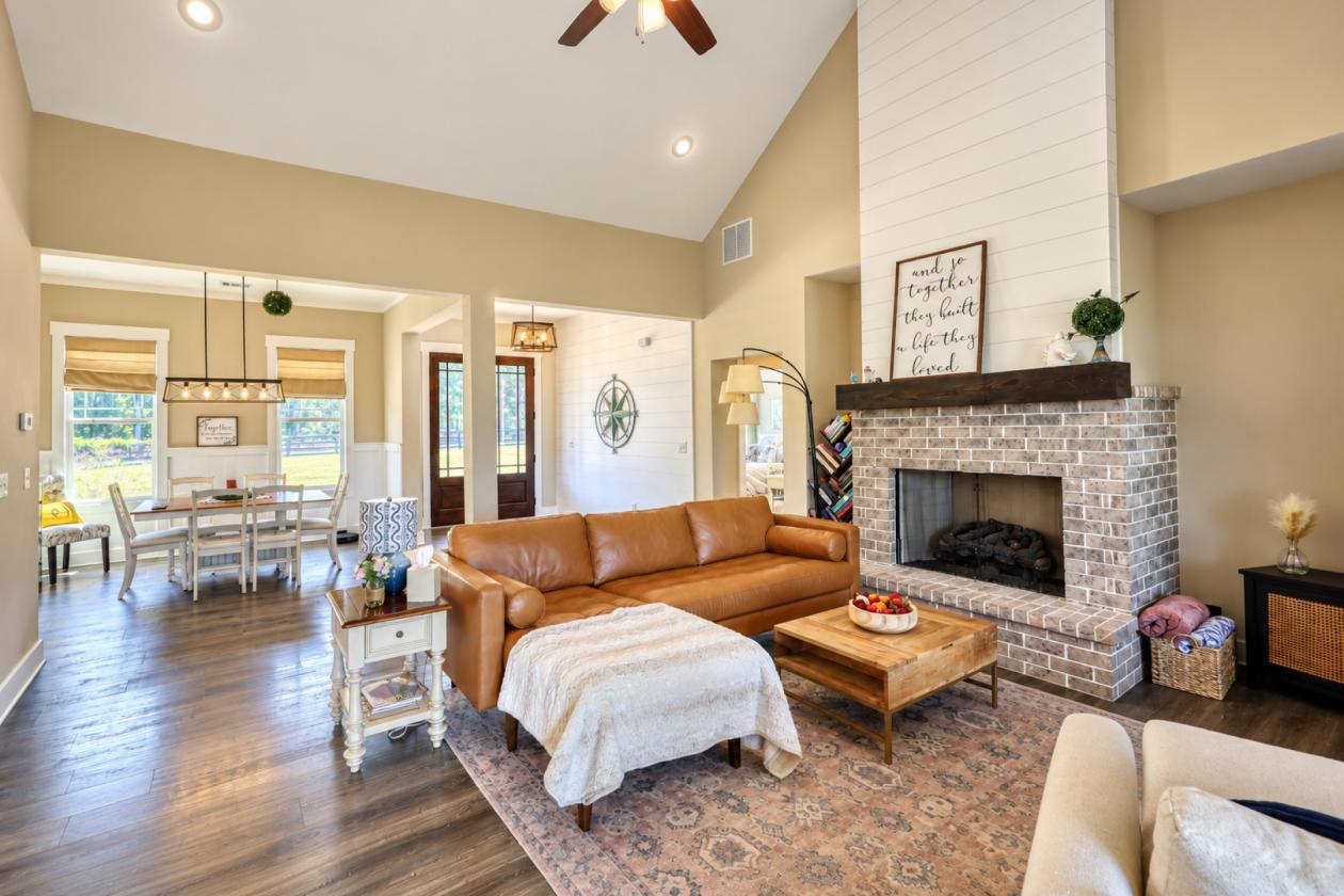 Modern ranch home on 5ac, 3 stall barn - photo 14