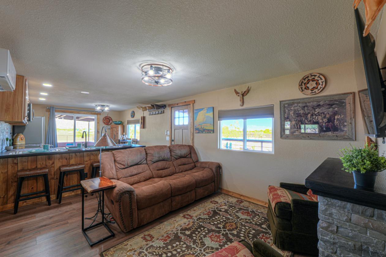 Move in ready horse property - photo 3