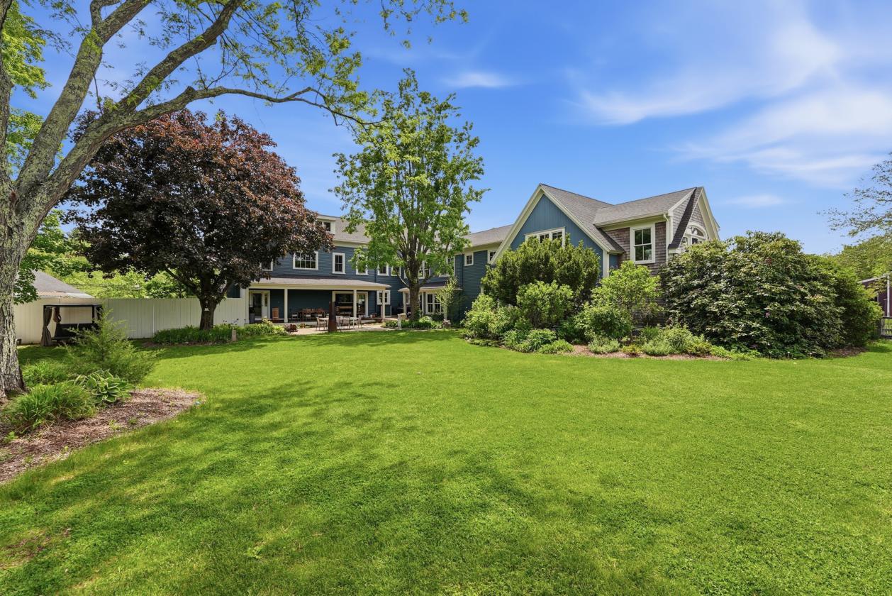 Turnkey Equestrian Estate with Indoor Arena - photo 3