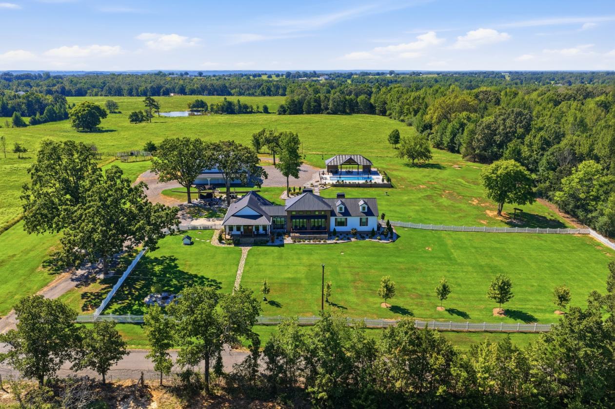 Luxury Horse Estate | Pool, Barn, Shop +28-71 Ac - photo 15