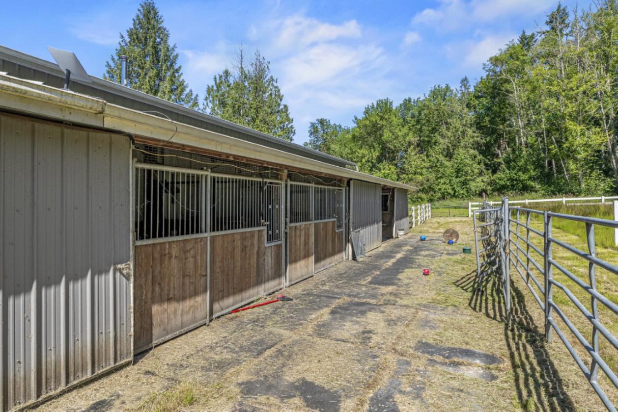 Luxury Horse Property on 10+ Acres - photo 26
