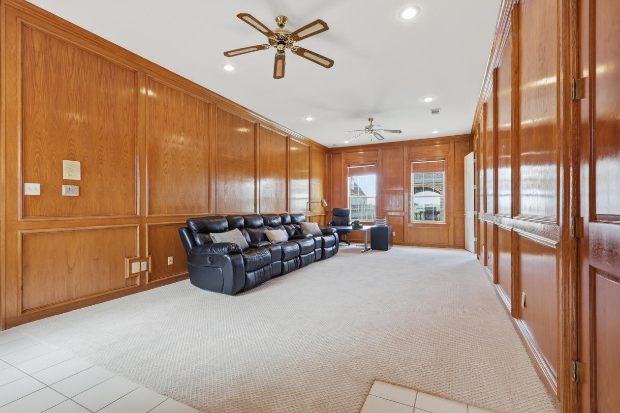 Beautiful 7-Acre Horse Property - photo 17