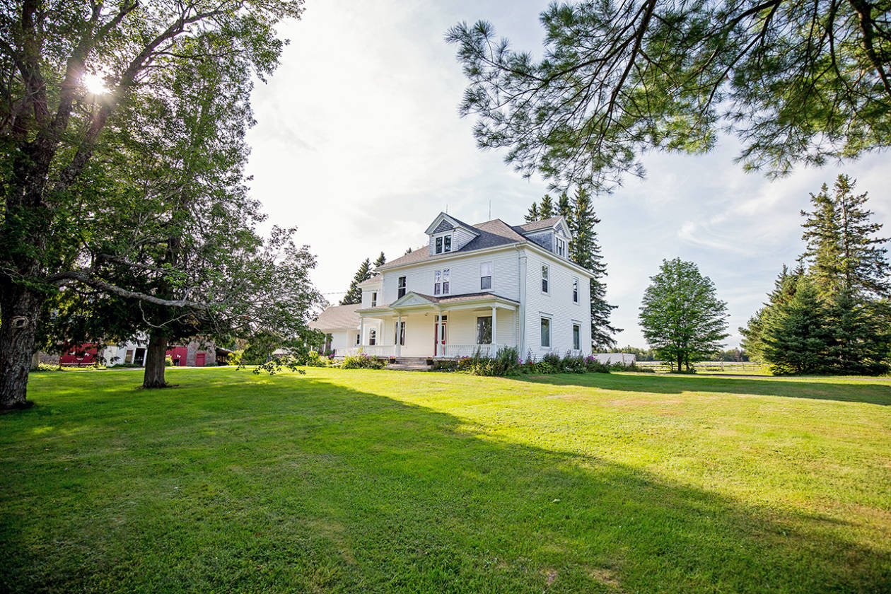 REMARKABLE CENTURY RESTORED HOME & FARM Amherst, Cumberland County