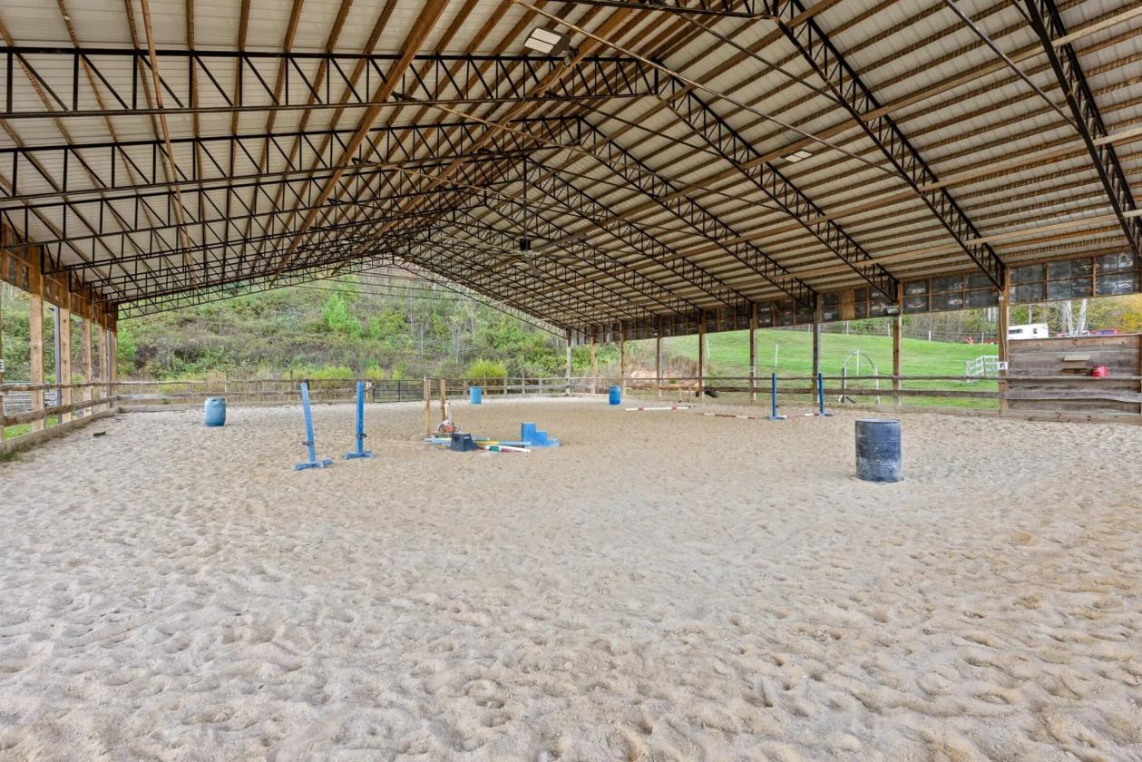 BEAUTIFUL HORSE FARMS WITH VIEWS - photo 9