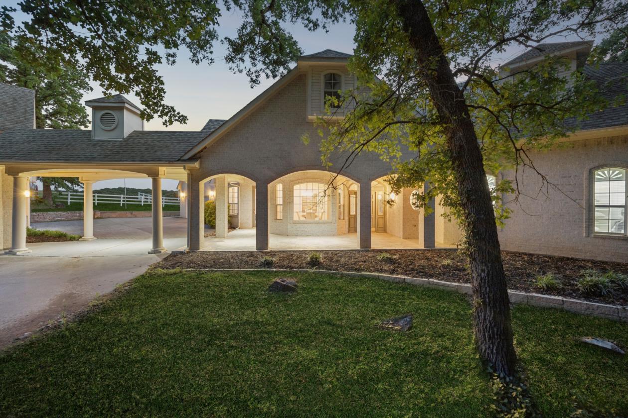 Private Equestrian Retreat in Butterfield Junction - photo 3
