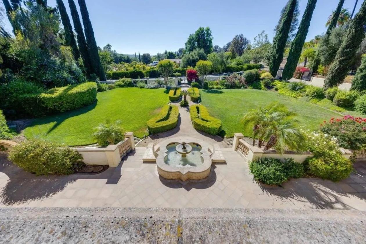 Italian Villa in Prestigious Equestrian Community - photo 11