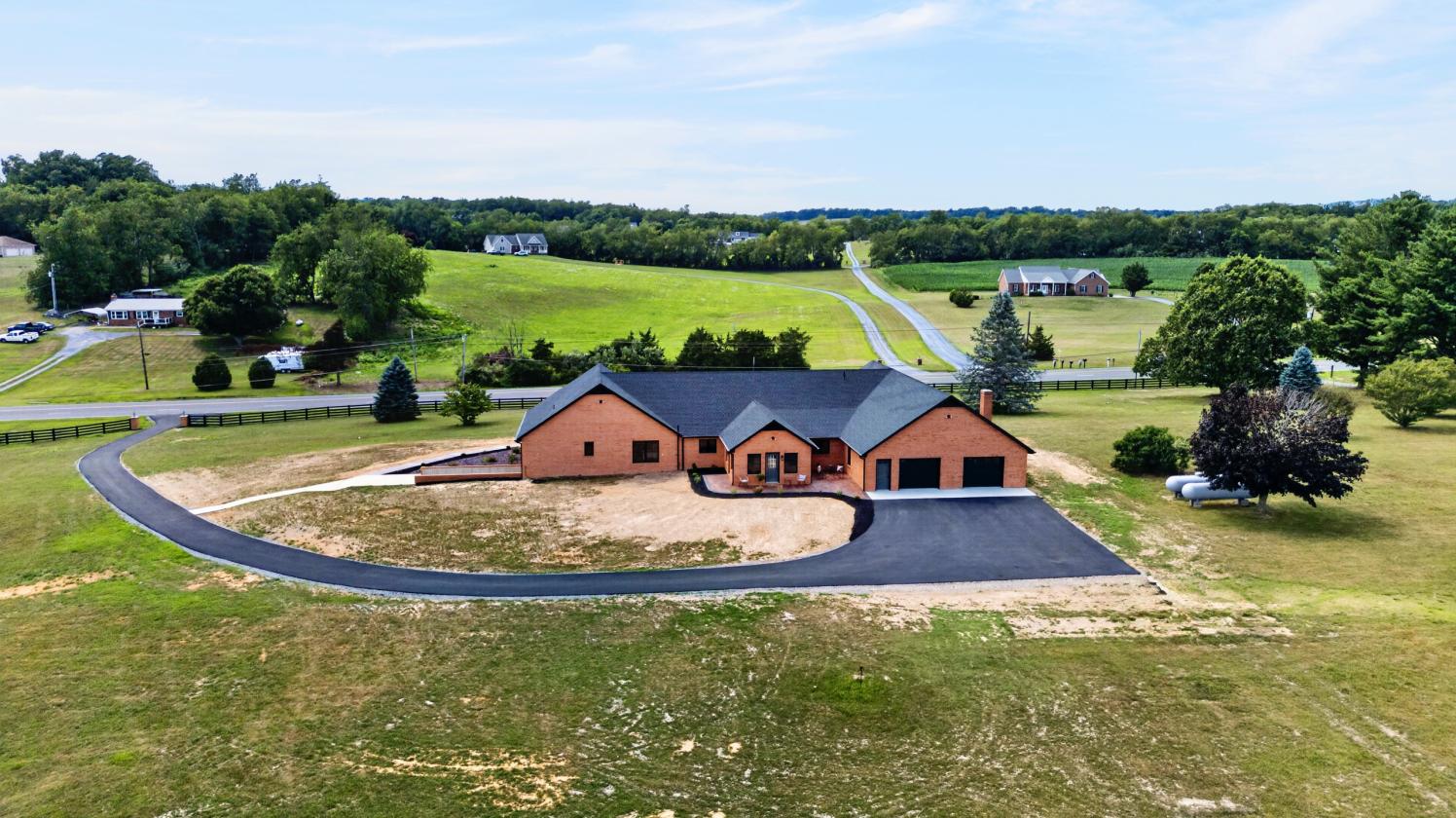 Luxury home with room for horses! - photo 29