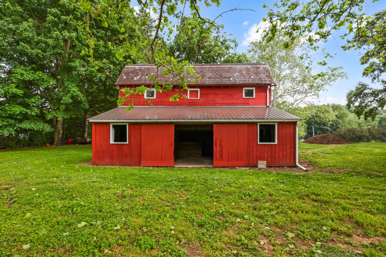 Restored 1885 Italianate Farmhouse on 7 Acres - photo 30