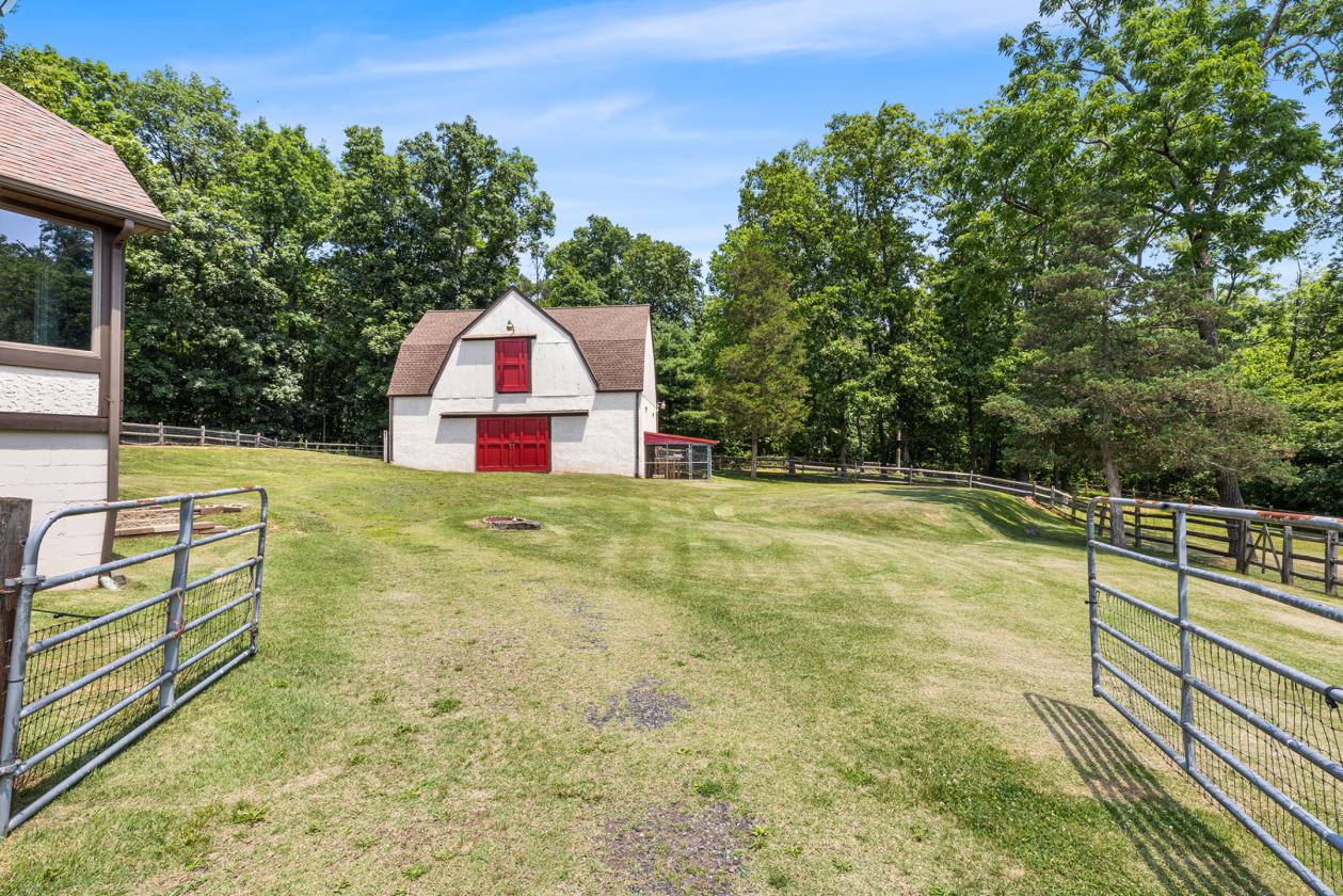 Skippack Farm Home and Barn - photo 8