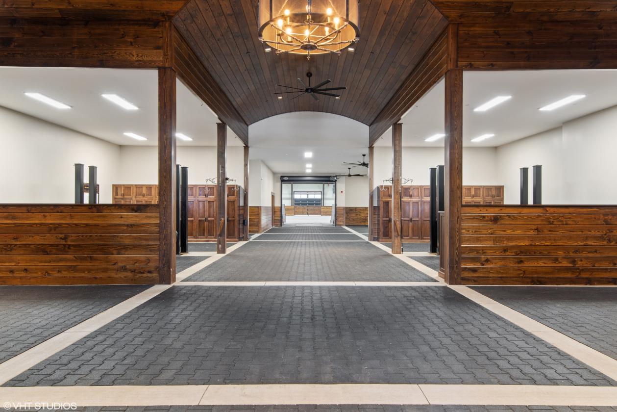 Luxury Equestrian Facility at Its Best - photo 7