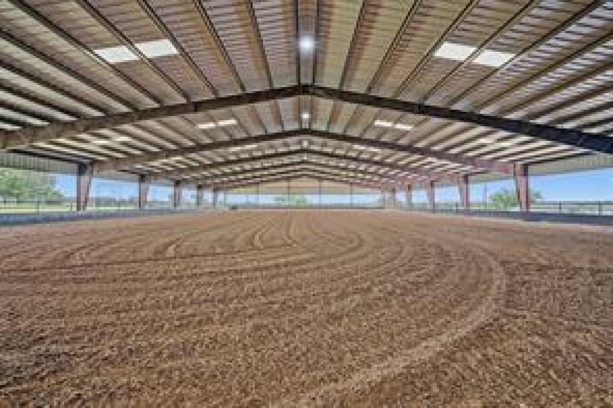 Exceptional Turn Key Equestrian Facility - photo 3