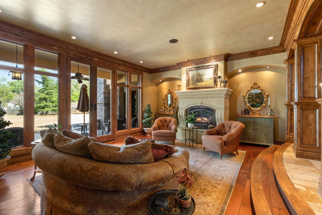 Extraordinary Estate in Pleasant Valley - photo 16