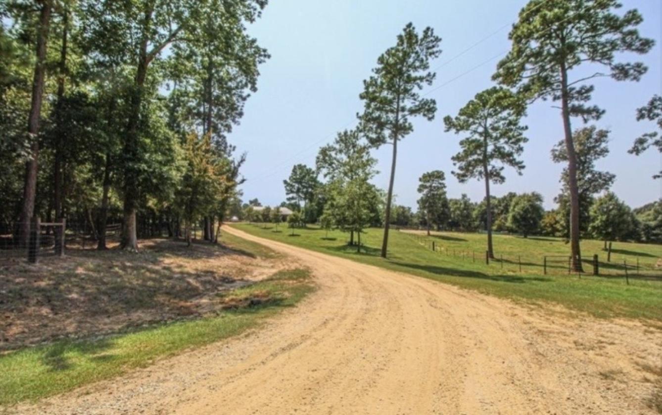 Beautiful East Texas horse property - photo 26