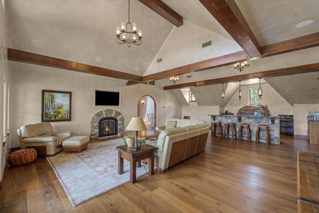 ONE OF THE FINEST ESTATE COMPOUNDS - photo 23