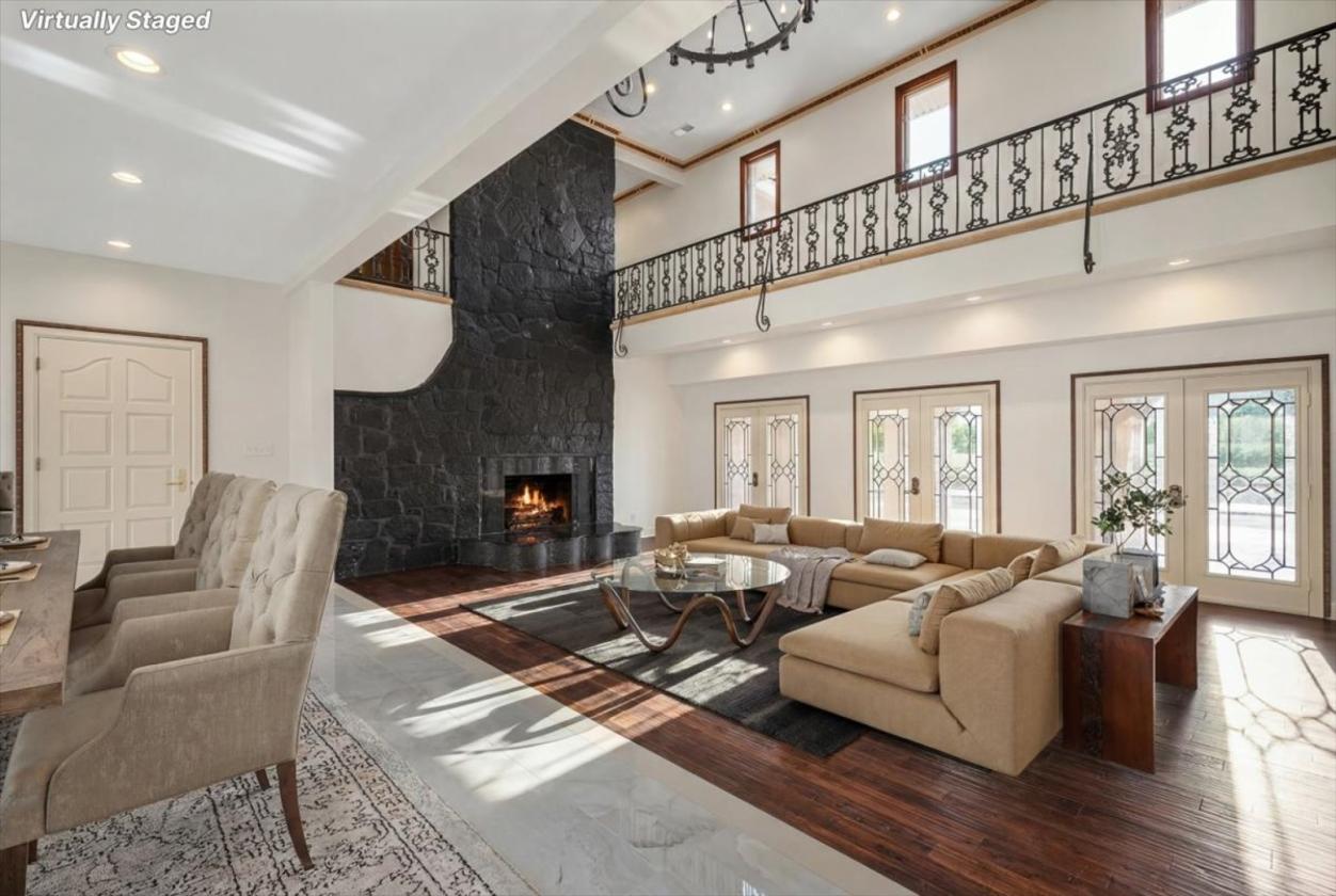 Iconic luxury remodeled estate with 66 acres! - photo 4
