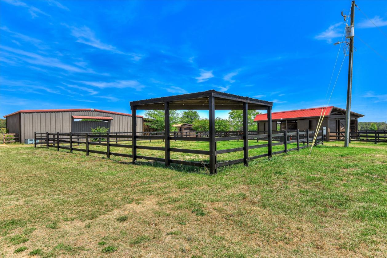 Exceptional 18.25-acre equestrian property - photo 27