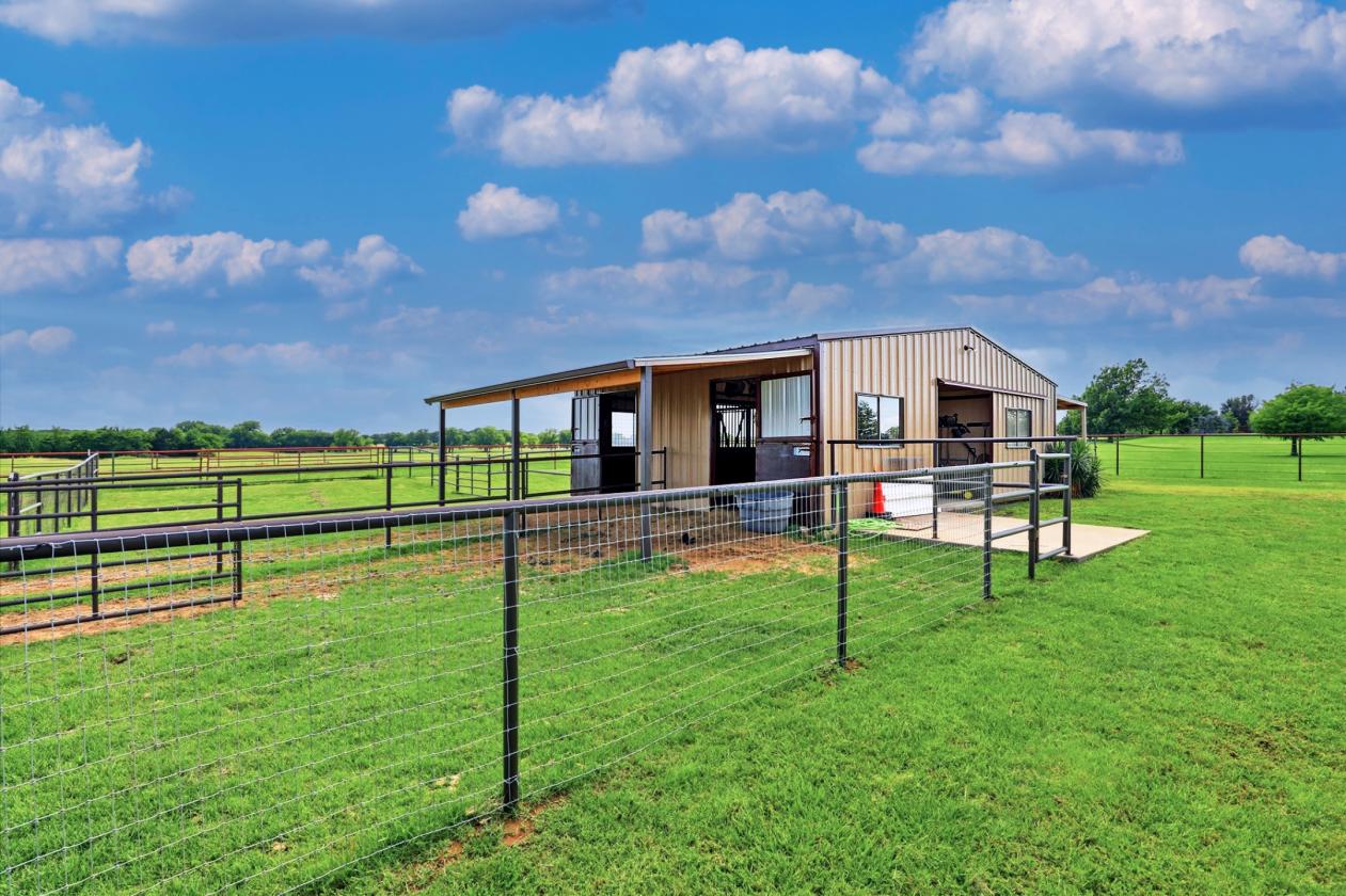 Refined North Texas Ranchette with Home & Barn - photo 28