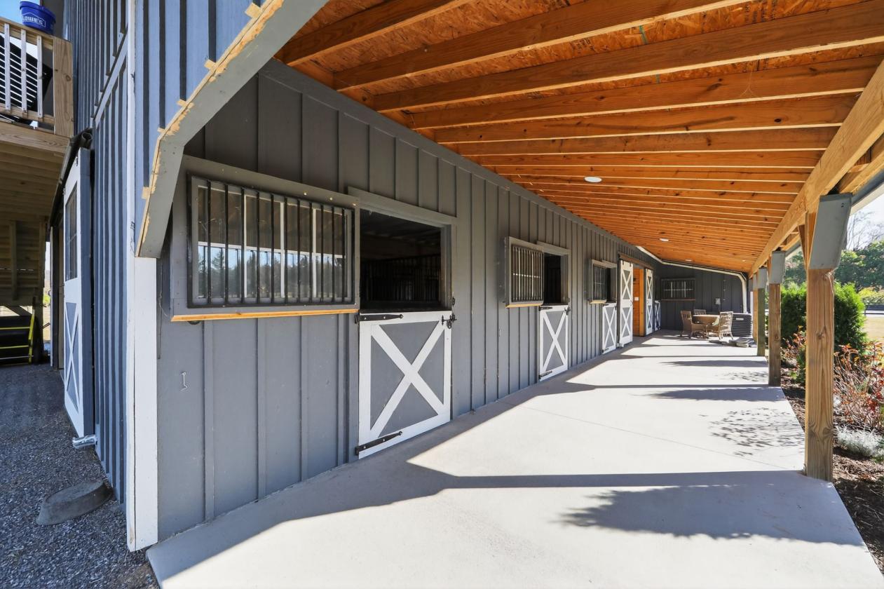 8 Stall Equestrian Farm & Training Facility - photo 22
