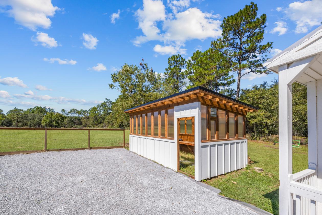 Modern Farmhouse with 3 Stall Barn on 20 Acres - photo 12