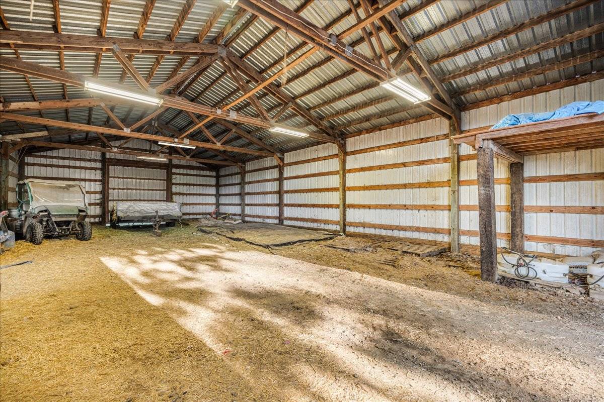 Gorgeous (dividable) 10 acre property with arena! - photo 24