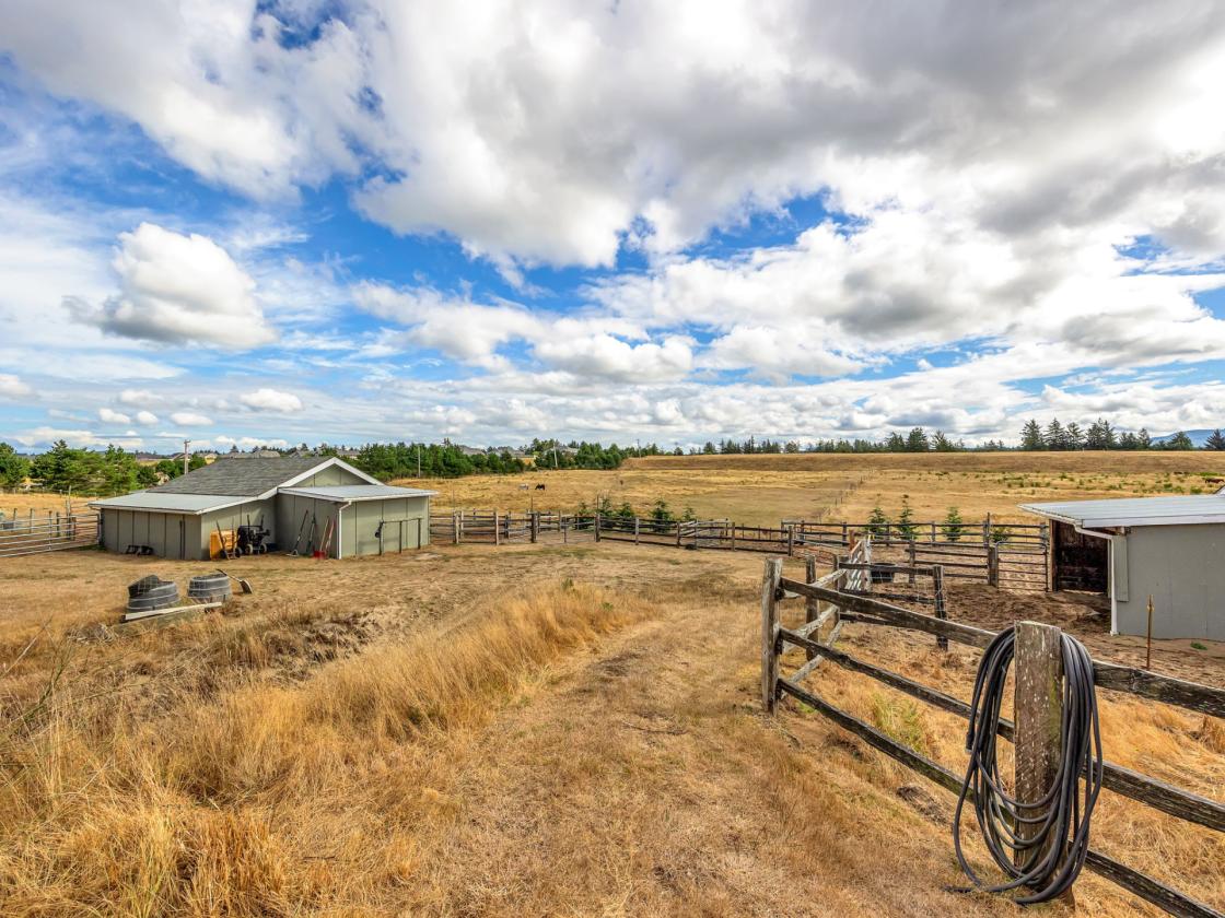 Coastal Ranch - Ride Directly from Barn to Beach! - photo 28