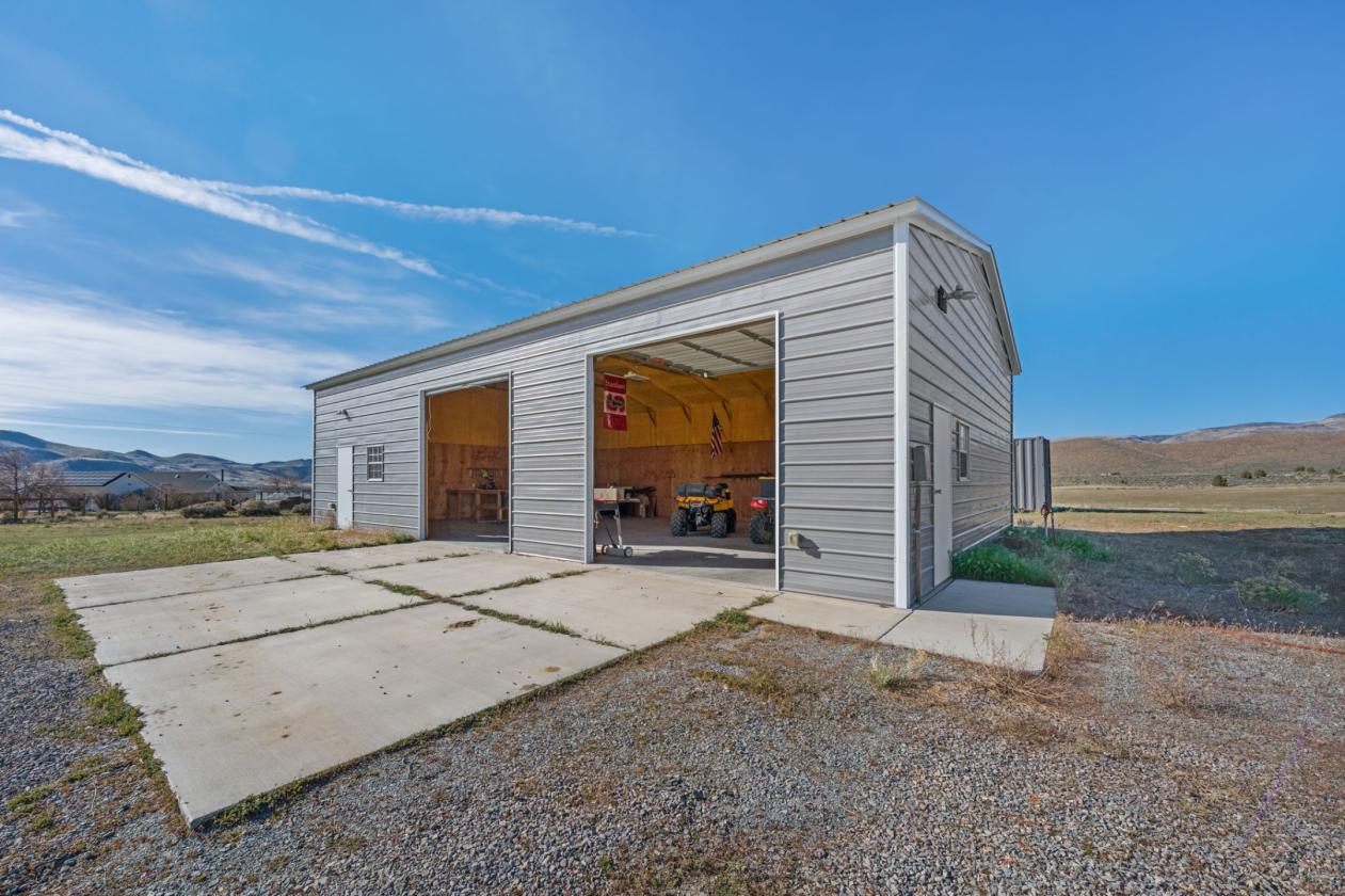 Turnkey equestrian estate w/3 homes and 360 views - photo 13