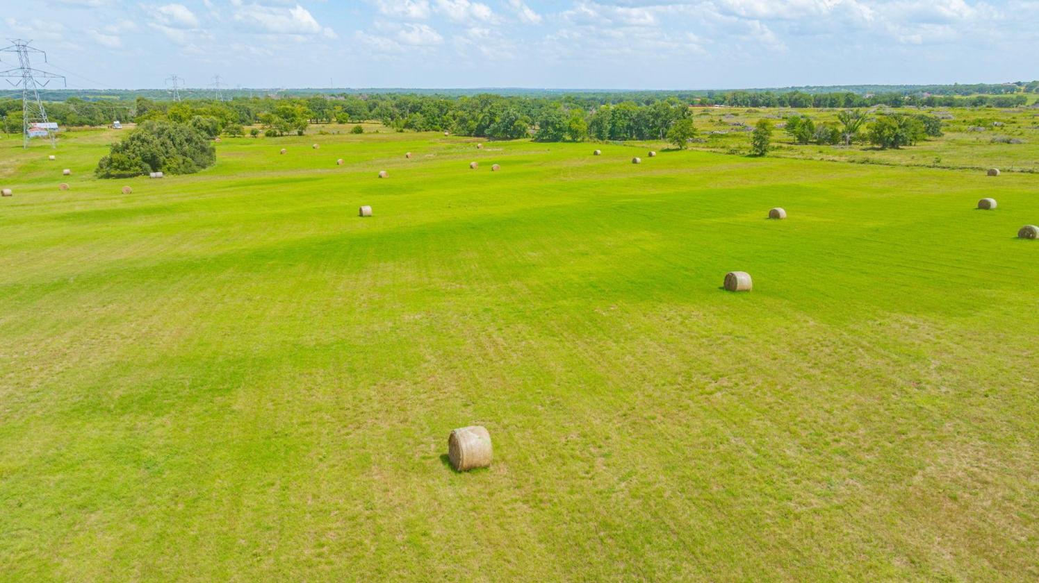 Turnkey Ranch Property With Coastal Fields!! - photo 5
